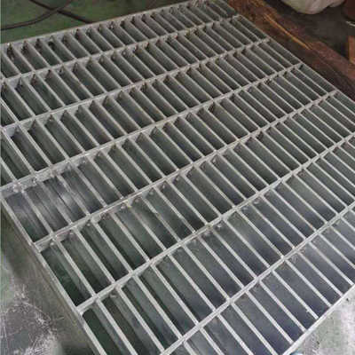 鋼格板 現(xiàn)代工業(yè)與建筑中的堅(jiān)固網(wǎng)格